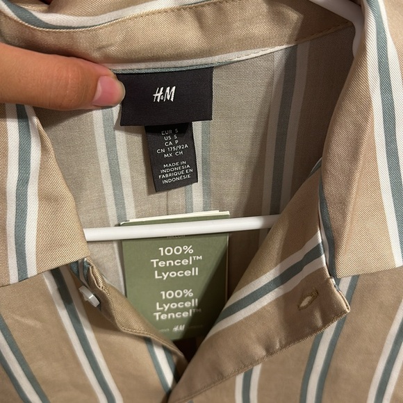 H&M collared button down - Picture 3 of 6